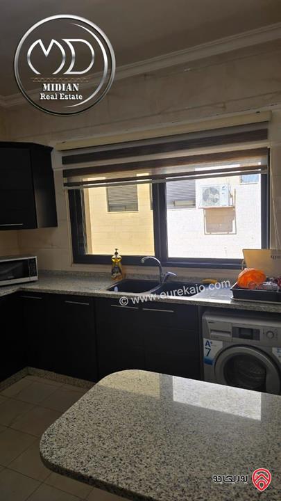 شقة مفروشة للايجار في عمان - ام السماق مساحة 130م طابق ثاني تشطيبات و فرش سوبر ديلوكس اطلالة جميلة بسعر مميز