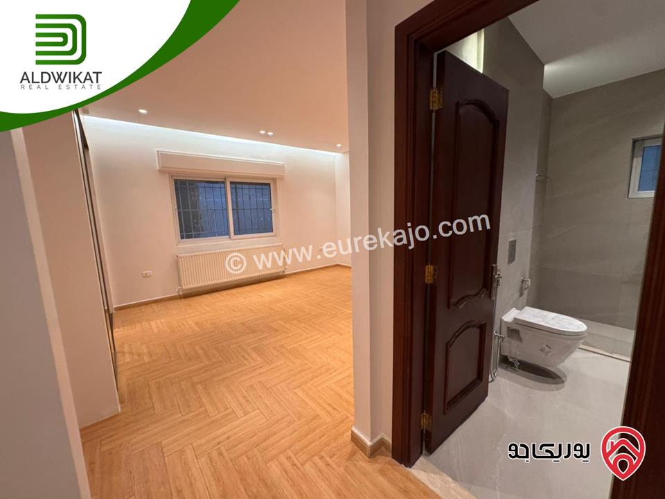 شقة فاخره ارضية للايجار في عمان - دير غبار مساحة البناء 280م ومساحة الحديقة 100م والترس 150م موقع مميز تصلح للسفارات والهيئات الدبلوماسية