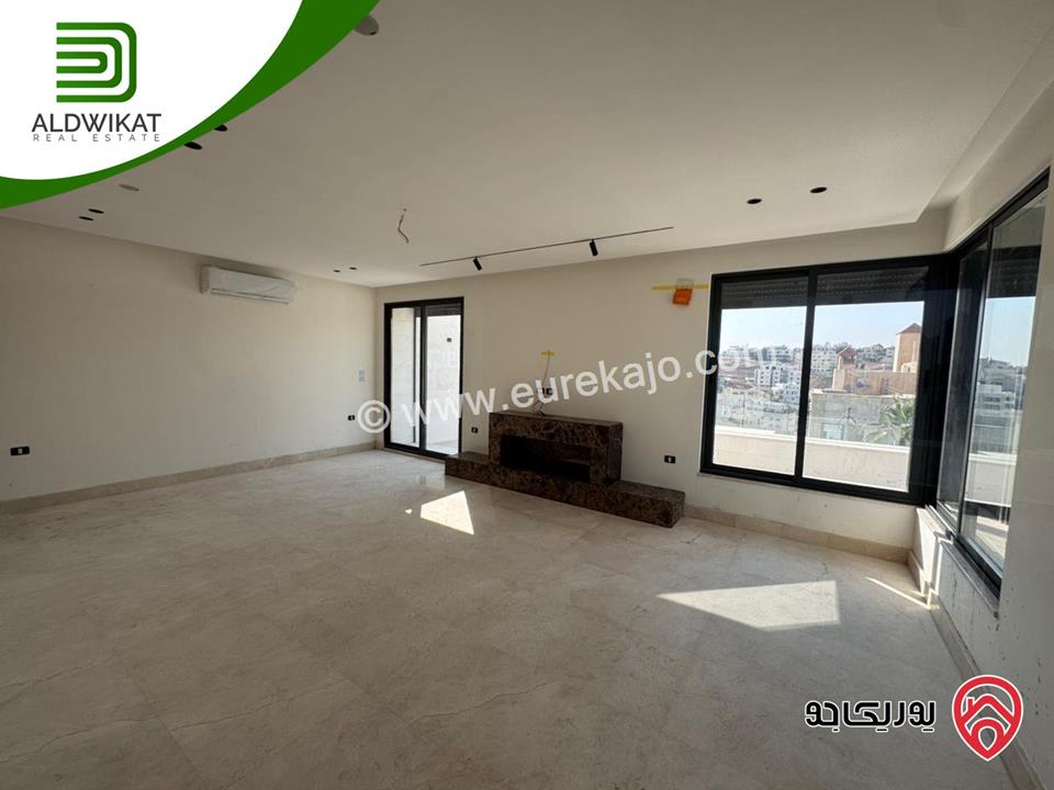 فيلا متلاصقة للبيع في عمان - دابوق مساحة الارض 500م ، البناء 780م ، الحديقة 50م والترس 150م