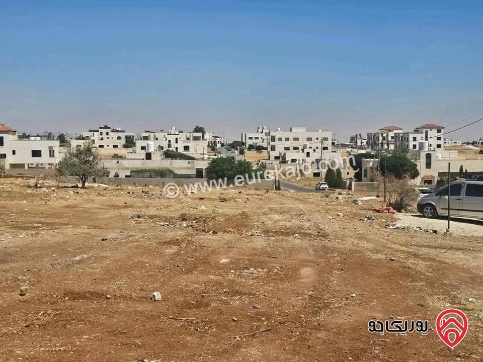 قطعة ارض تجاري مميزة مساحة 3 دونم و 594م للبيع في عمان - اجمل مناطق جاوا على 4 شوارع 