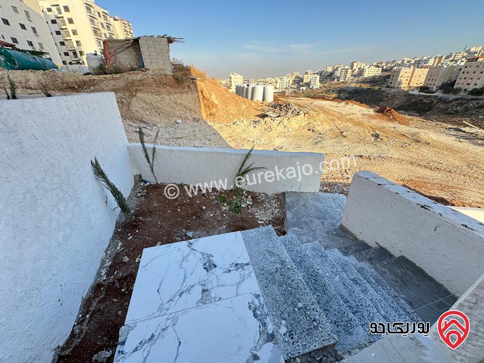 شقة طابق ارضي مساحة 150م للبيع في عمان - الجبيهة حي المخابرات من المالك