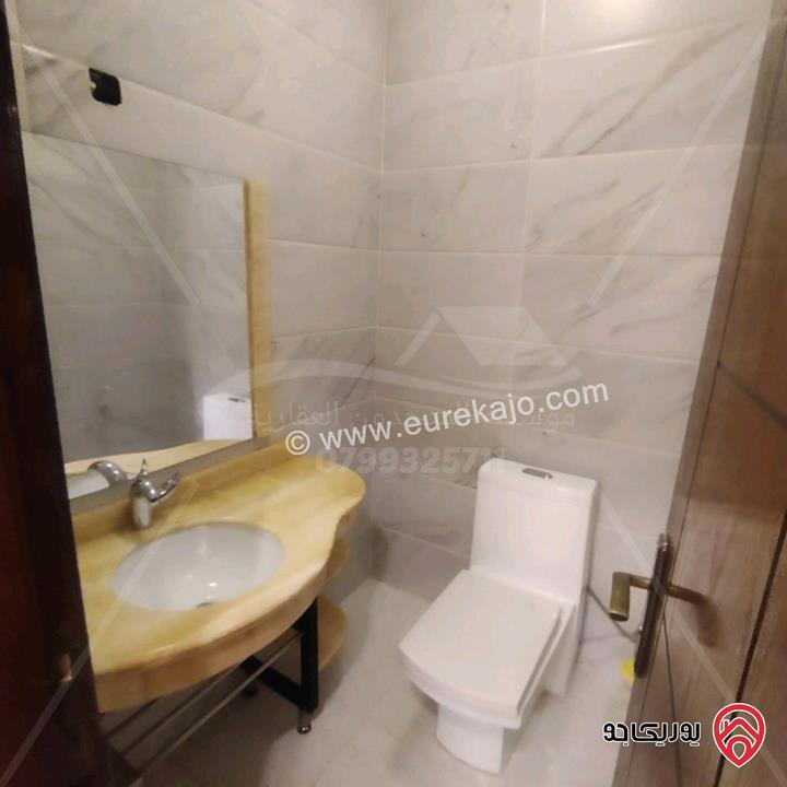 شقة فارغة طابق أرضي معلق مساحة 200م للايجار في عمان - أم السماق