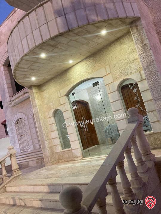 فيلا فاخرة مساحة الارض 941م و مساحة البناء 979م للبيع في عمان - مرج الحمام