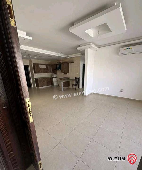 شقة فارغة طابق اول مساحة 230م للايجار في عمان - خلدا