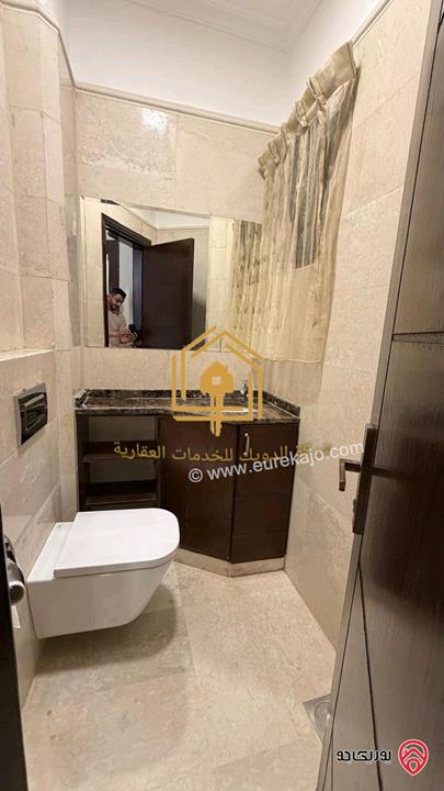 شقة سوبر ديلوكس طابق ثالث مساحة 200م للايجارفي عمان - خلدا