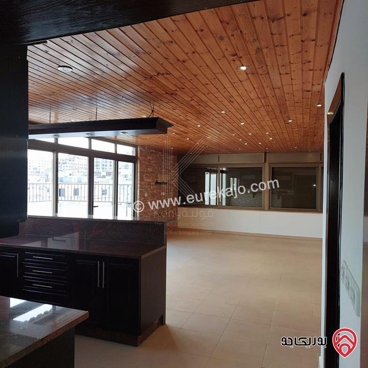 شقة فاخرة طابق اخير مع روف بمساحة داخلية 183م ومساحة الروف 140م للبيع في عمان - خلدا