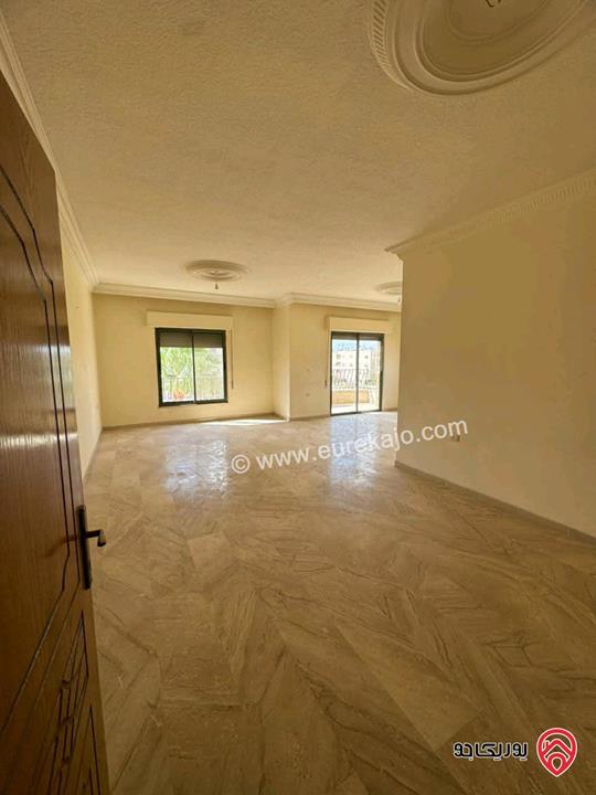 شقة فارغة طابق ثاني مساحة 220م للايجار في عمان - خلدا