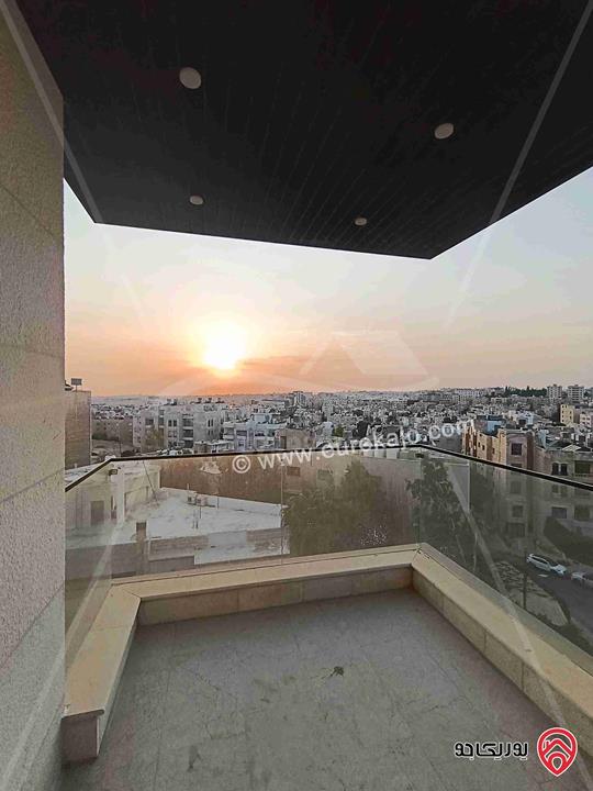 شقة سوبر ديلوكس مساحة 240م للإيجار فارغة في عمان - الرابية 