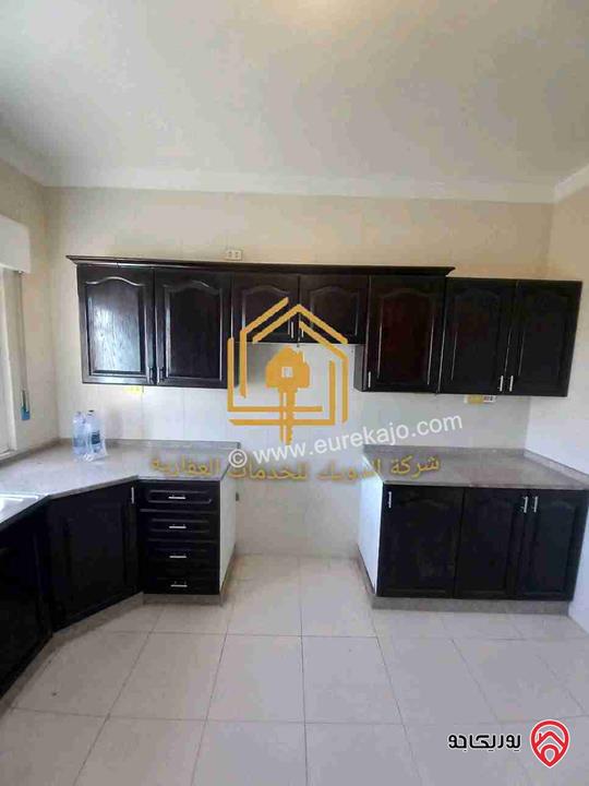 شقة فارغة طابق ثاني مساحة 150م للإيجار في عمان - تلاع العلي 