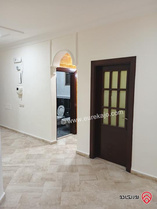 شقة أرضية فاخرة مساحة 300م داخلي و 300م خارجي للايجار في عمان - عبدون