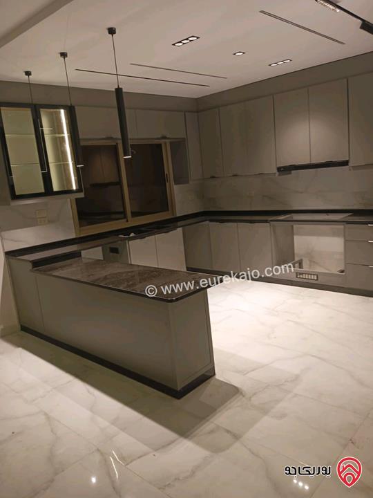 فيلا طابقين مساحة 340م على أرض 319م للبيع في الزرقاء - شومر 