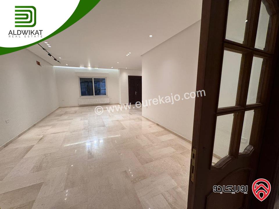 شقة فاخره ارضية للايجار في عمان - دير غبار مساحة البناء 280م ومساحة الحديقة 100م والترس 150م موقع مميز تصلح للسفارات والهيئات الدبلوماسية