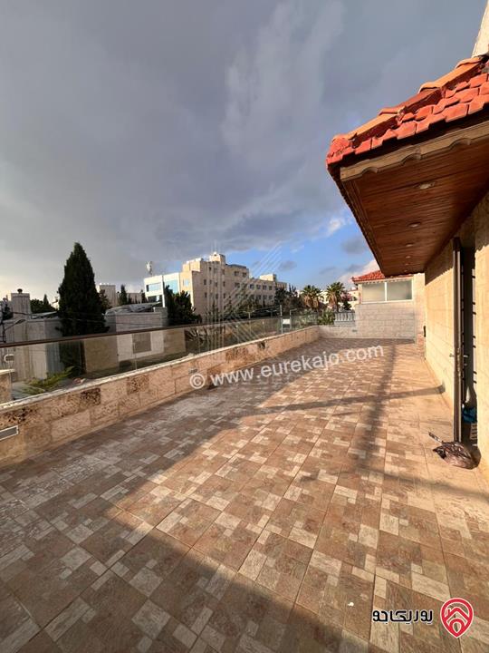 فيلا متلاصقة مساحة 600م على أرض 400م للايجار في عمان - عبدون