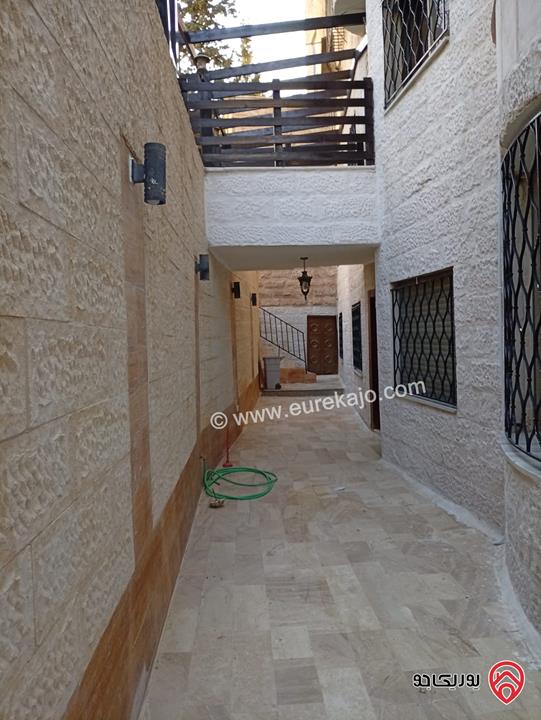 شقة دوبلكس أرضية شبه مستقلة مساحة 375م داخلي و 300م خارجي للبيع في عمان - خلدا