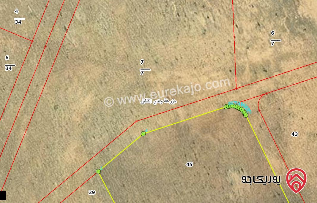 قطعة ارض اتوستراد المفرق باتجاه الزرقاء مساحة 3871 متر واجهه على شارع 63م تصلح محطة شحن سيارات او مجمع تجاري واجهة لكافه الاستثمارات 