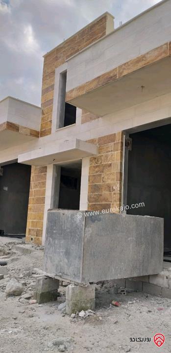 مزرعة مساحة الأرض 10 دونم مع مخازن عباب المزرعة للبيع في الزرقاء - صروت