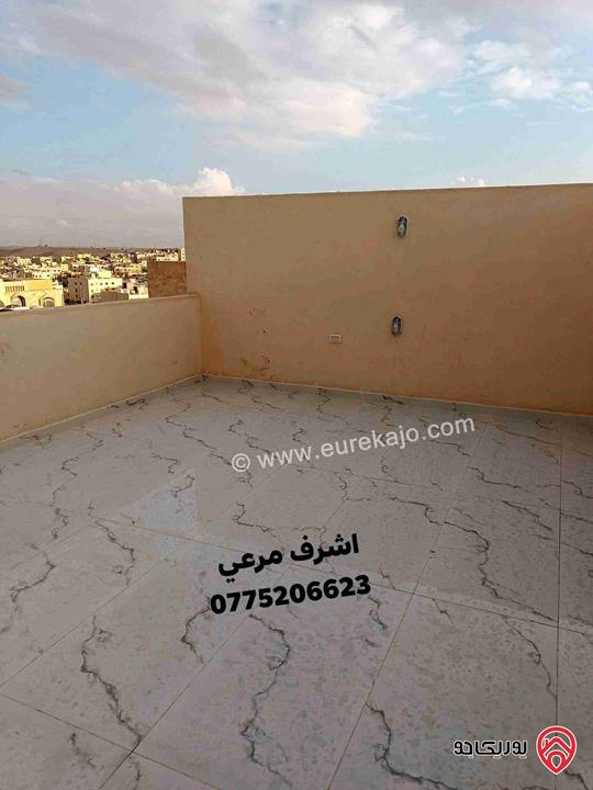 شقة طابق ثالث دوبلكس فخمة مساحة 200م لم تسكن للبيع في الزرقاء الجديدة