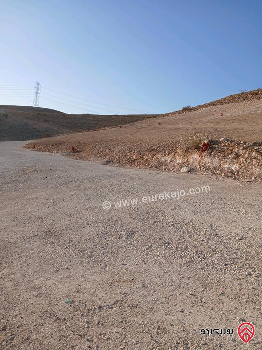 قطع اراضي مفروزة ومحددة مساحة 600م للبيع في الزرقاء شومر (صقلة)