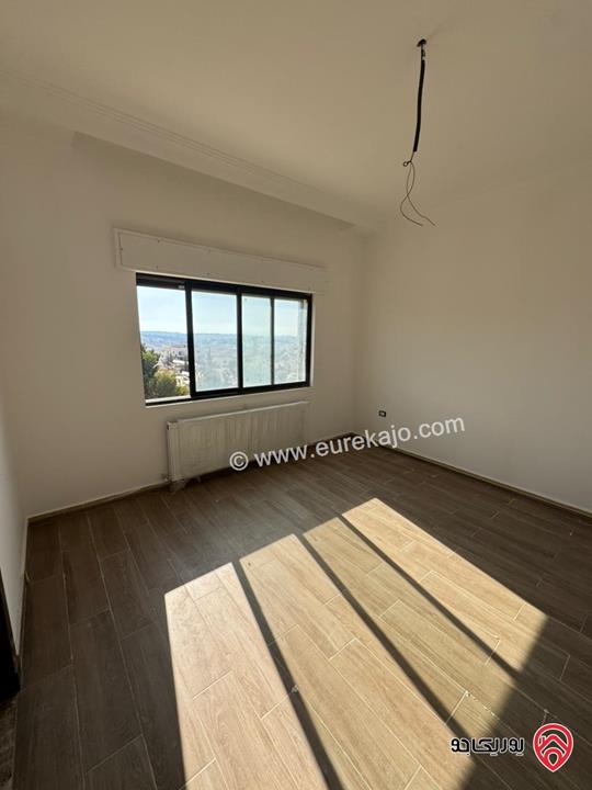 فيلا فاخرة مساحة 678م على أرض 639م مع اطلالة خلابة للبيع في بلعاس / ناعور