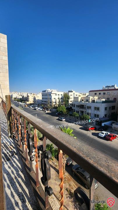 شقة طابق ثالث مساحة 130م داخلي و ترس 60م للبيع في عمان - ضاحية الحاج حسن 