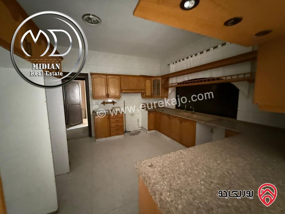 شقة طابقية فارغة للايجار في عمان - الدوار السابع مساحة 300م 4 نوم طابق اول بسعر مميز