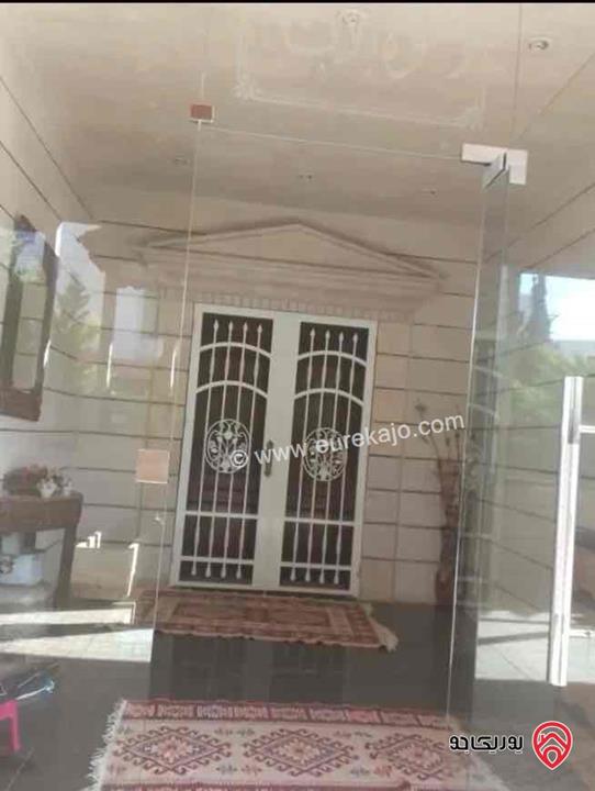 شقة أرضية مساحة 310م داخلي و 100م خارجي للبيع في عمان - الجبيهة 