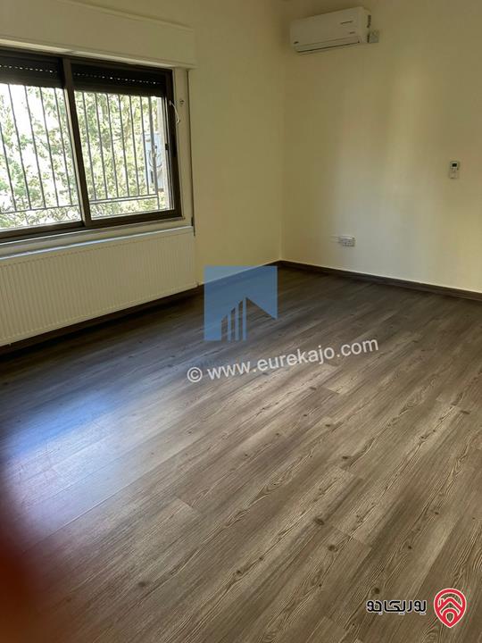 شقة فاخرة طابق ثاني 210م تشطيب سوبر ديلوكس للبيع في عمان - دير غبار