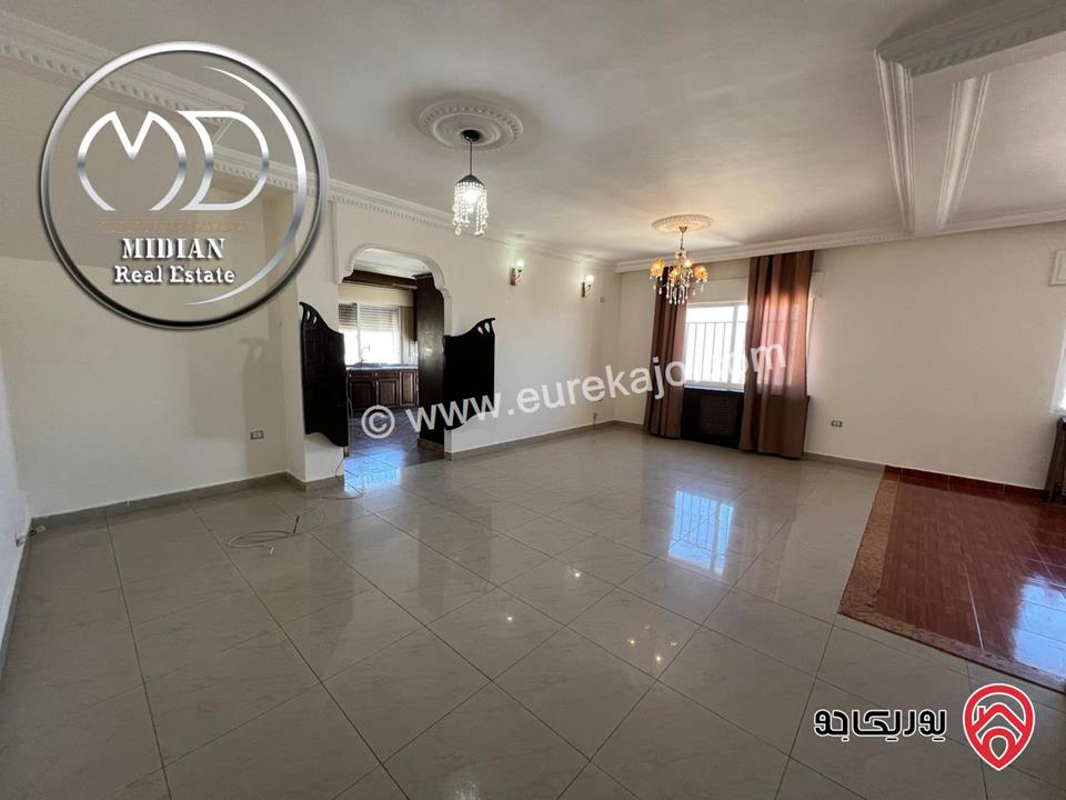 شقة دوبلكس فارغة للايجار طابق أخير مع روف في عمان - ضاحية الرشيد مساحة 300م مع تراسات اطلالة رائعة