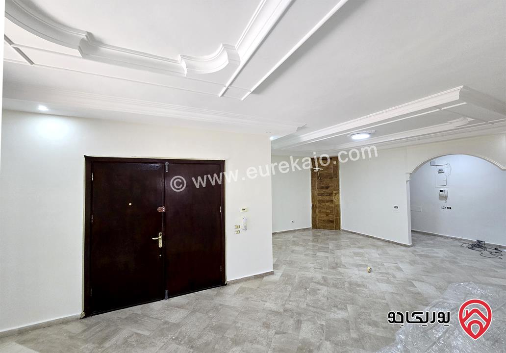 شقة ارضية طابقية مساحة 250م مع حديقة كبيرة 300م و كراج و مدخل خاص للايجار في عمان - عبدون