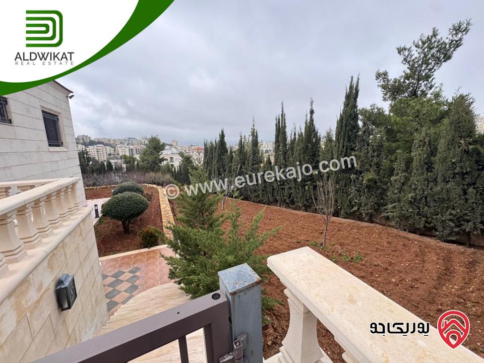 طابق من فيلا للايجار في عمان - دابوق المساحة 350م ، الحديقة 200م ، الترس 100م منطقه مطلة وفلل حديثة