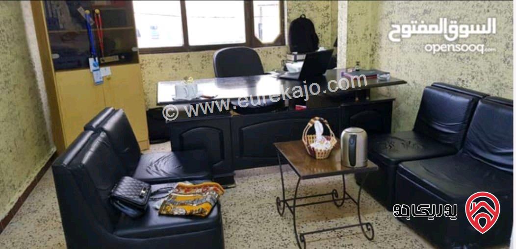 منزل قديم بطابقين تحته 4 محلات تجارية على أرض 365م للبيع في اربد