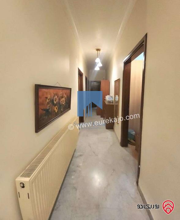 شقة مميزة للبيع في عمان تلاع العلي - خلف السلطان طابق ثالث 260م مع روف 70م بسعر مغري