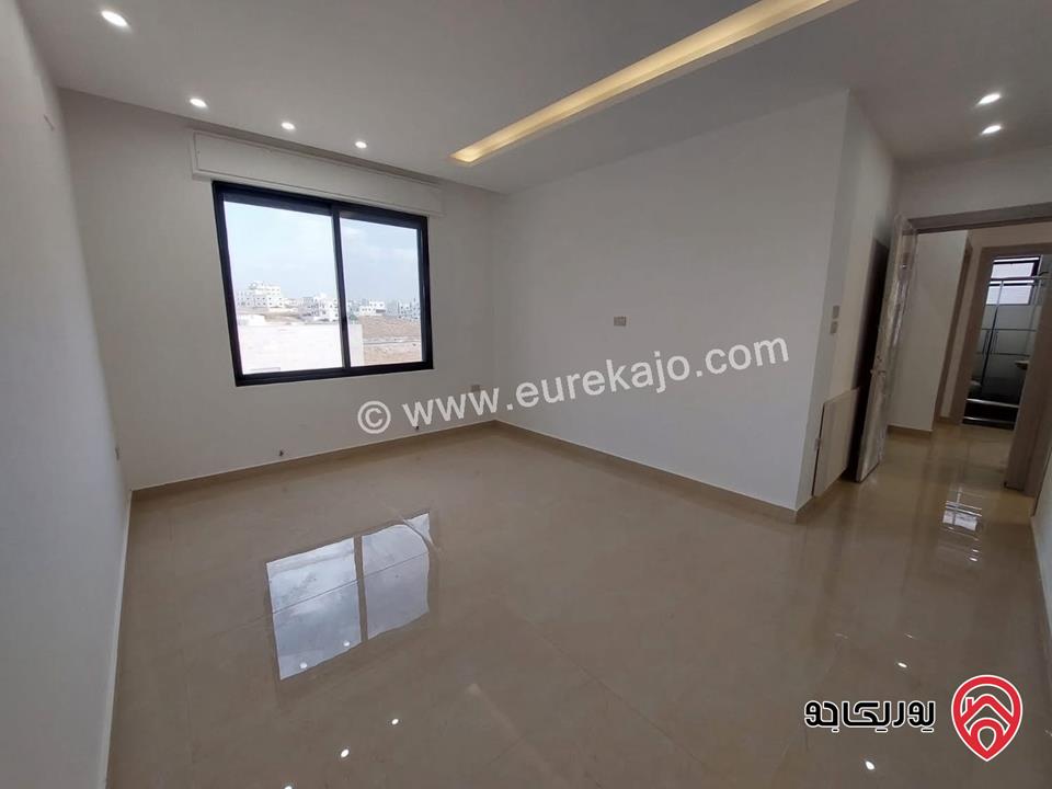 شقة طابق ارضي مساحة 125م مع ترس 30م للبيع في عمان - البنيات