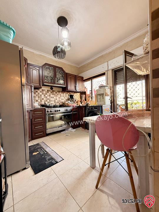 شقة طابق ثالث مساحة 130م مع روف منفصل 60م وترس 80م للبيع في عمان - طبربور