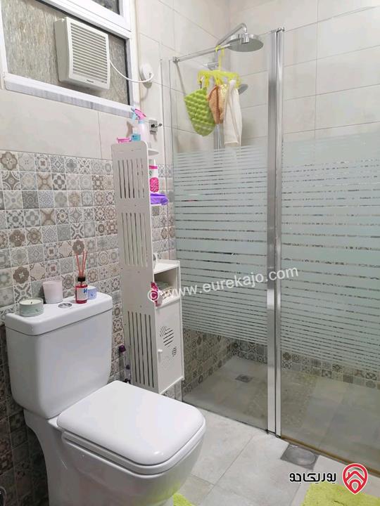 شقة ارضية مساحة 175م داخلي و 150م خارجي للبيع في عمان - خلدا