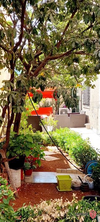 شقة شبه أرضية مساحة 200م مع حديقة 100م للبيع في عمان - الصويفية