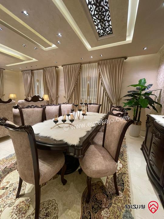 فيلا مساحة الارض 758م مساحة البناء 700م على شارعين للبيع في الزرقاء - ضاحية المدينة المنورة