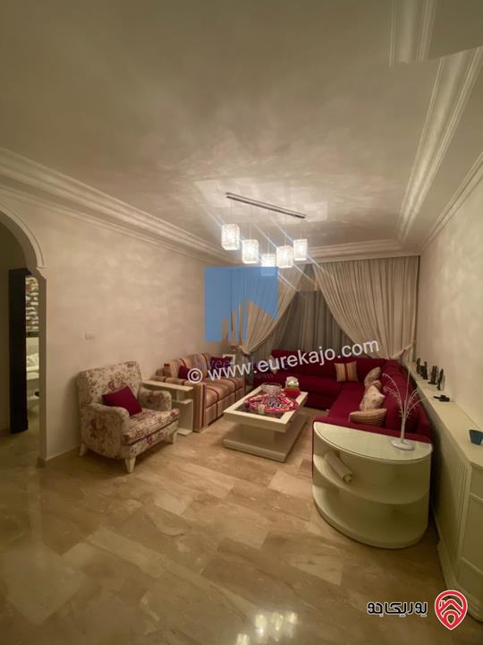 شقة شبه أرضية 200م مع ترسات 80م تشطيب سوبر ديلوكس للبيع في عمان - خلدا