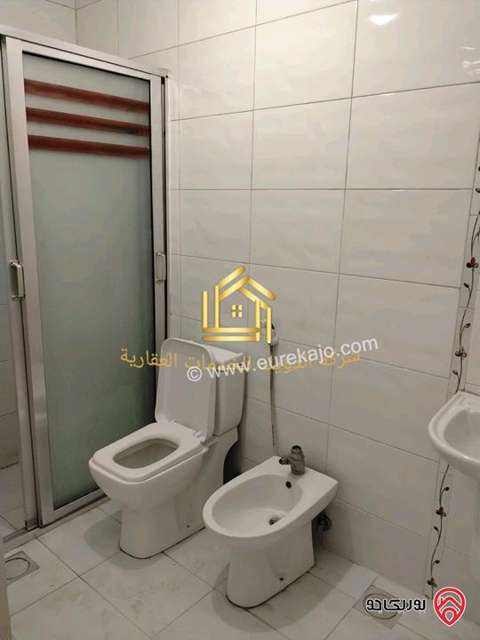 شقة فارغة طابق اول مساحة 160م للإيجار في عمان - تلاع العلي 