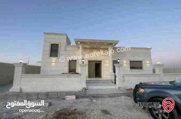 فلل مساحة 238م على أرض 500م للبيع في عمان - الطنيب طريق المطار