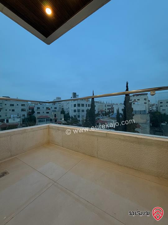 شقة طابق ثالث مع رووف مساحة 145م للبيع في عمان - الجبيهة