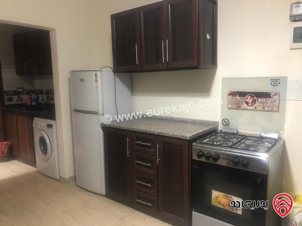 شقة طابق ثالث مساحة 82م مقسمة الى استديوهان للبيع في عمان - الجبيهة  