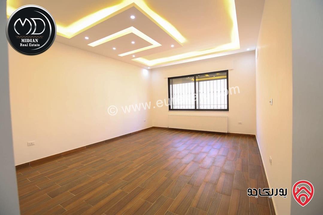 شقة للبيع في عمان - ضاحية النخيل مساحة 245م 4 نوم طابق ثاني تشطيبات ديكورات عصرية فاخرة جديدة لم تسكن