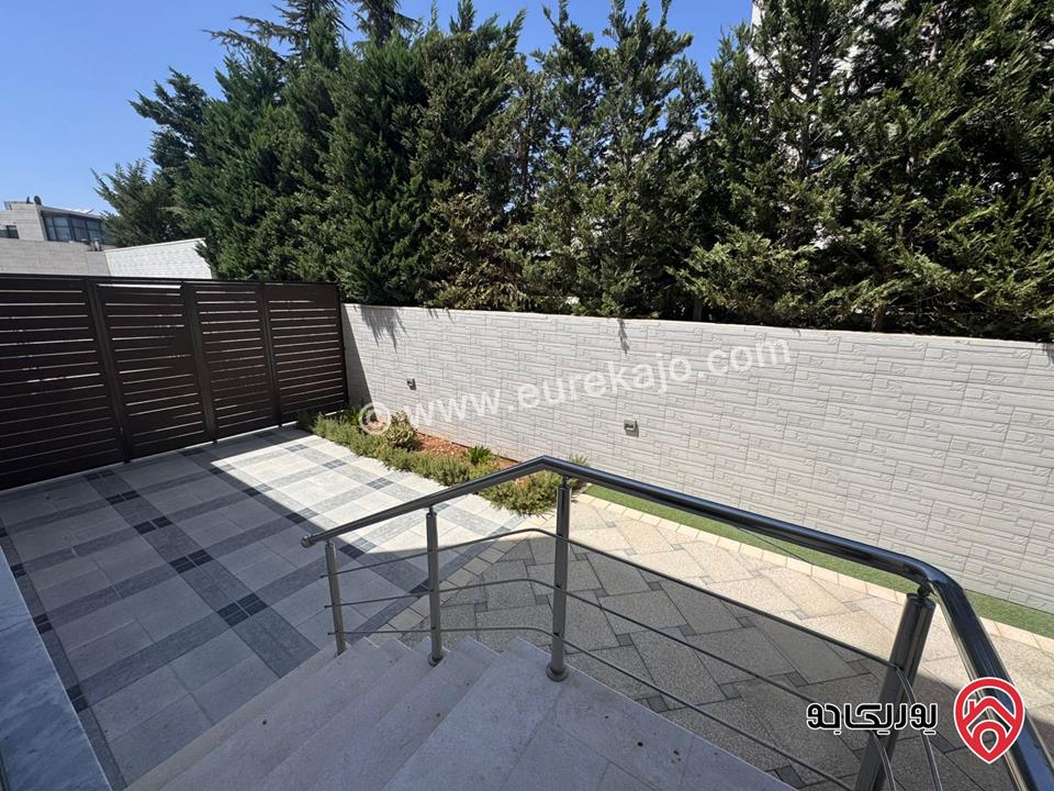 فيلا مستقلة للبيع في عمان - عبدون مساحة الارض 1350 م والبناء 1000م ، الحديقة 400م ، الترس 200م بالقرب من السفارة الامريكية موقع مميز 