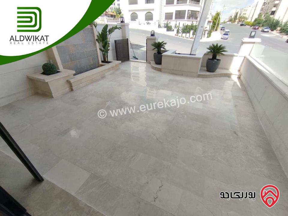 شقة  طابق ارضي مساحة البناء 370م ومساحة الترس 150م للبيع في عمان - دير غبار