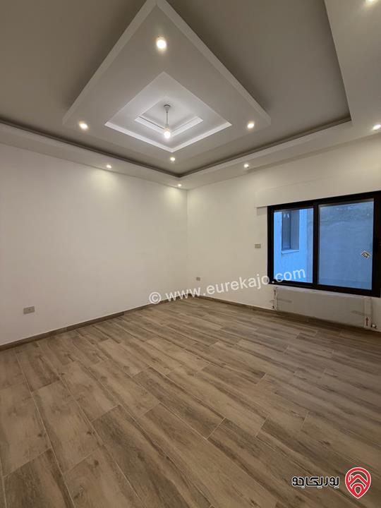 شقة طابق ارضي مساحة 236م مع ترس 40م سوبر ديلوكس للبيع في عمان - الجبيهة/ام زويتينة