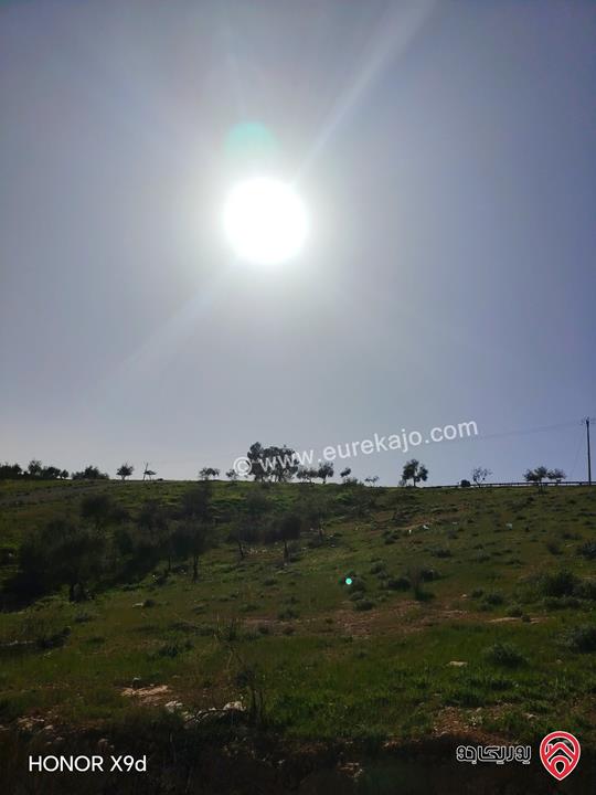 قطعة ارض مساحة 3400م للبيع في جرش على شارع جرش الزرقاء الرئيسي