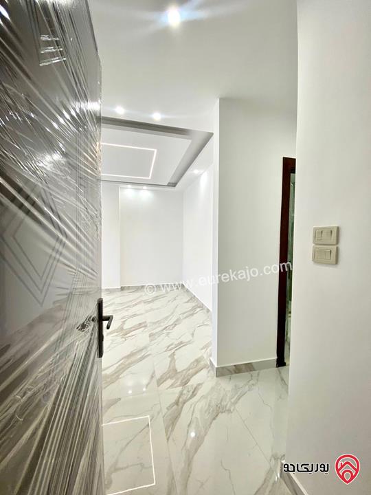 شقة مميزة دوبلكس مساحة 212م للبيع في عمان - منطقة ابو علندا اسكان الكهربا 