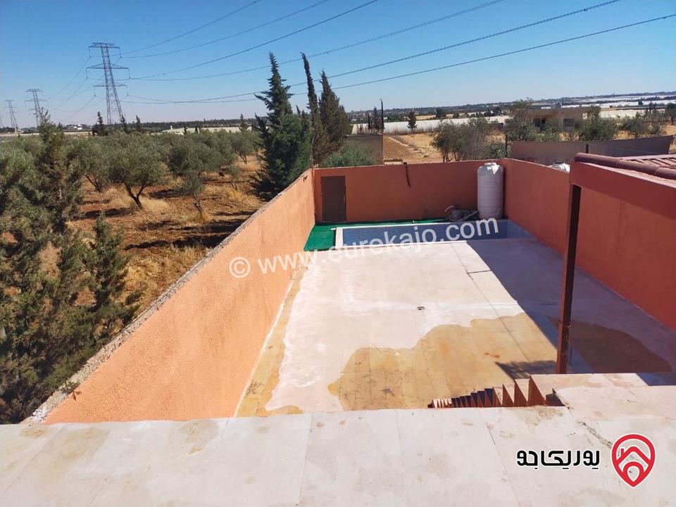 شاليه جديد داخل كومباوند مساحة الأرض 280م والبناء 100م للبيع في عمان - ام العمد قرب طريق المطار