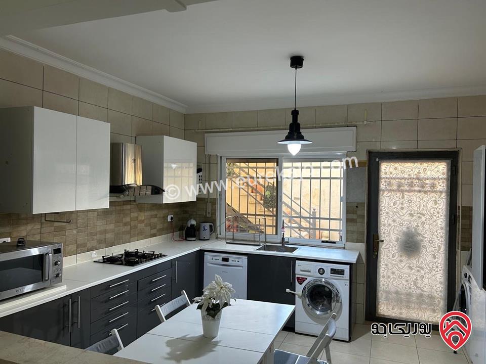 شقة مفروشة شبه ارضية مساحة 140م داخلي و 200م خارجي للإيجار في عمان - البنيات